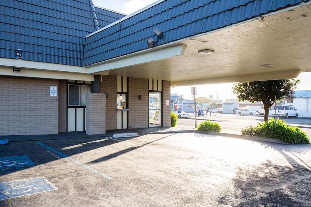 Super 8 By Wyndham Eureka Exterior foto
