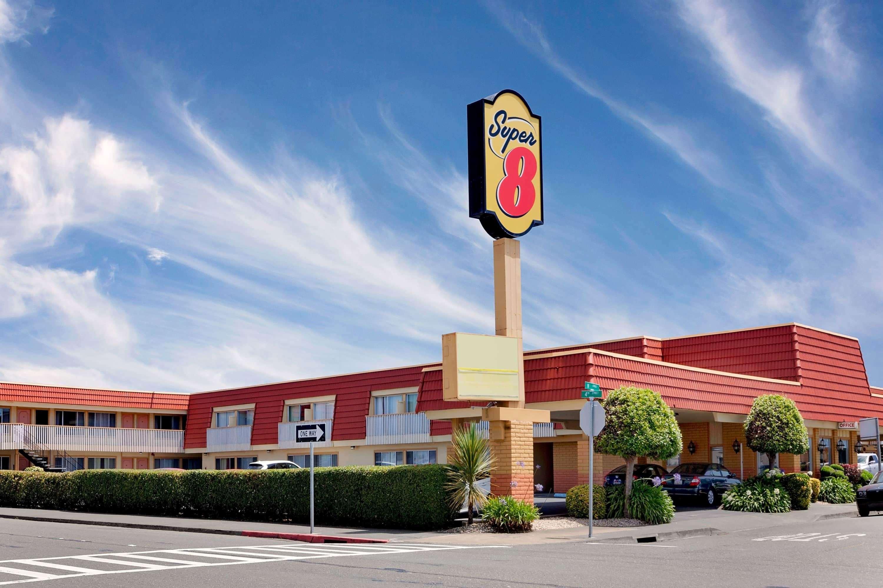 Super 8 By Wyndham Eureka Exterior foto