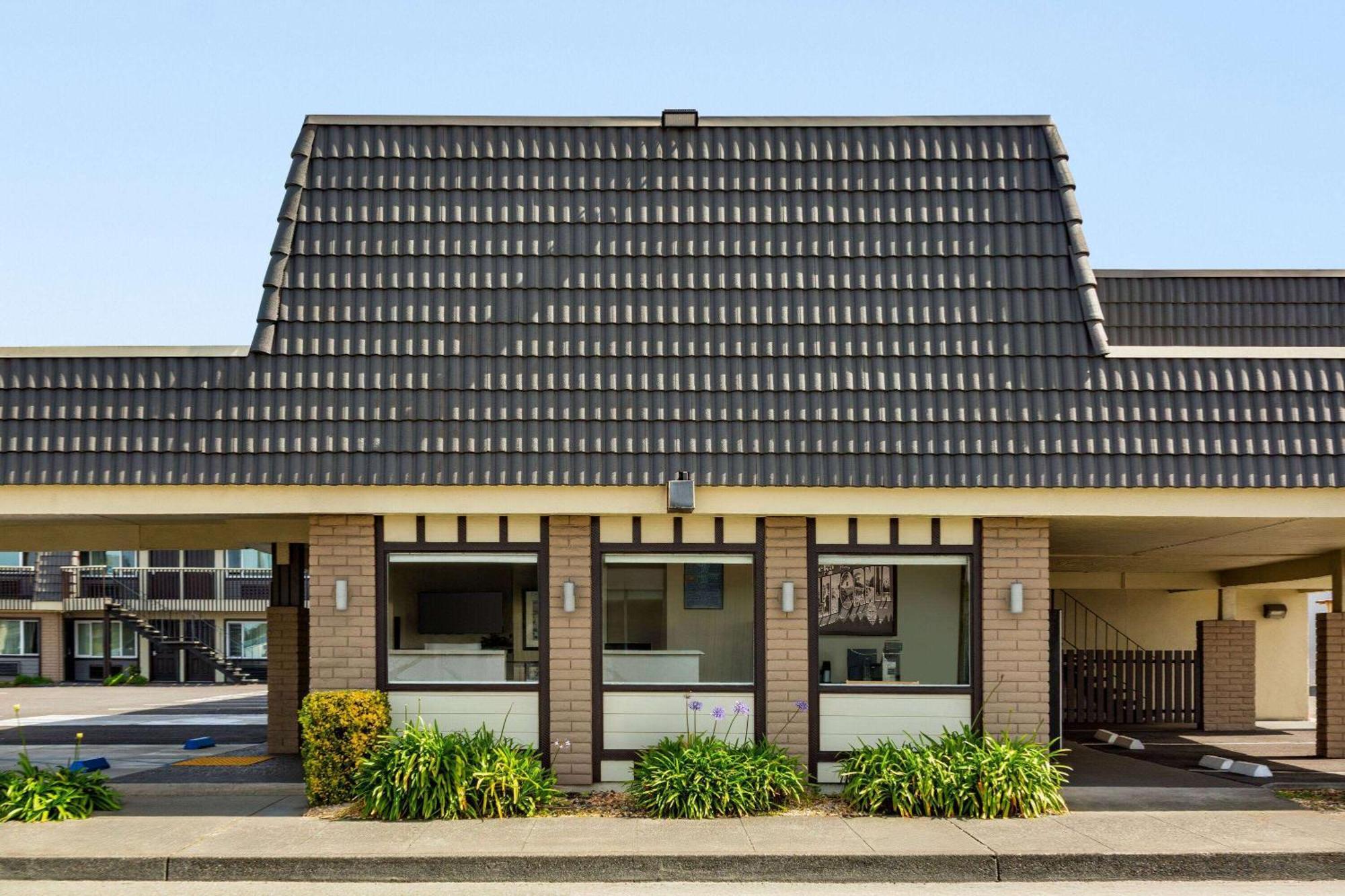 Super 8 By Wyndham Eureka Exterior foto